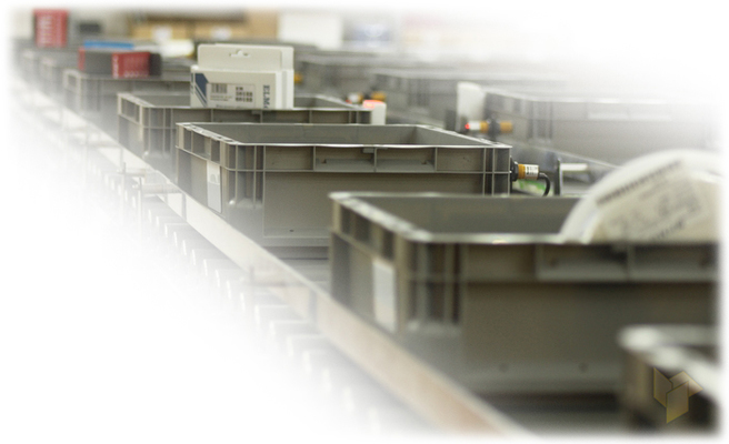 Ládák szállító görgőn a HESTORE-nál