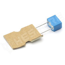 F411JH821J063Q / Fólia kondenzátor, polipropilén (PP), 820pF, 40V AC, 63V DC, 5mm, THT (PFR5821J63J11L16.5TA16 / YAGEO)